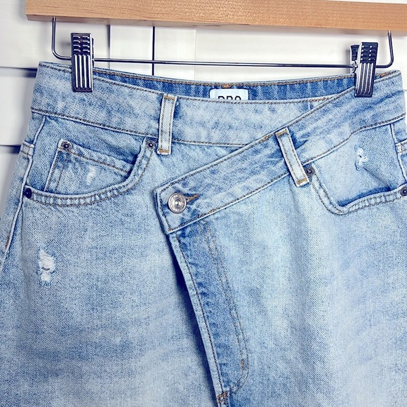 Urban Outfitters BDG Asymmetrical Cross Waist Wrap Distressed Denim Skirt Size S - Picture 6 of 11